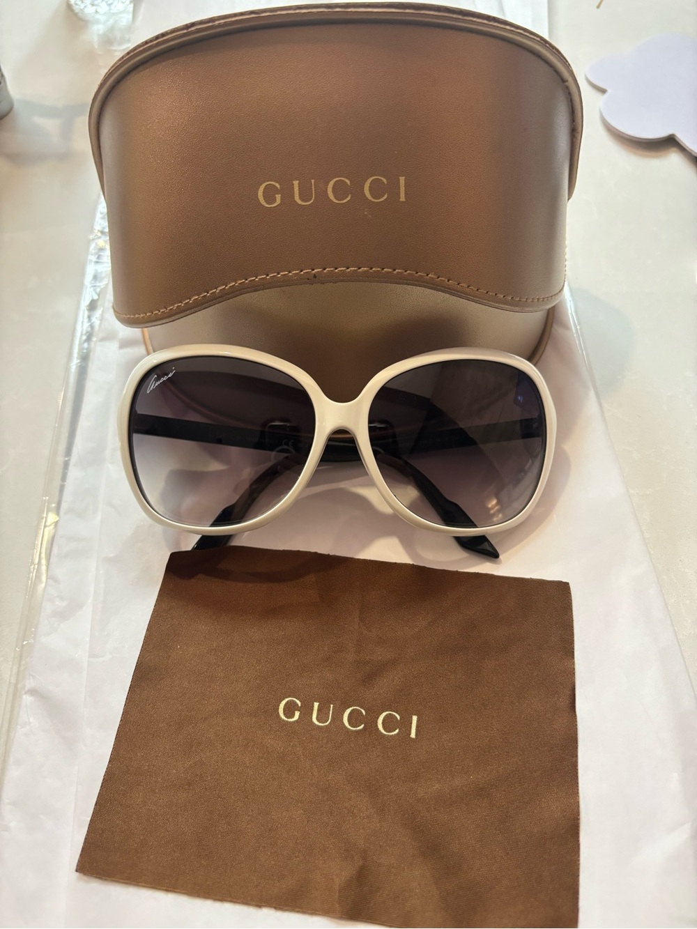 Authentic Gucci GG 3171 White Sunglasses made in Italy.